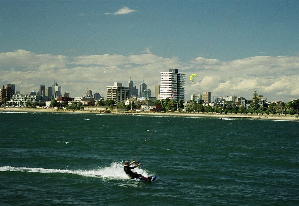 Kitesurfers moving